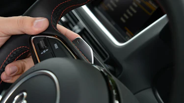 Audi SQ5 paddles