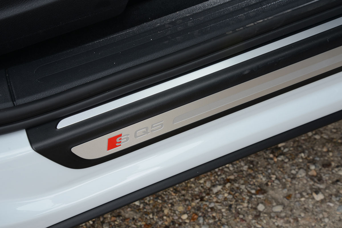 Audi SQ5 kick plates