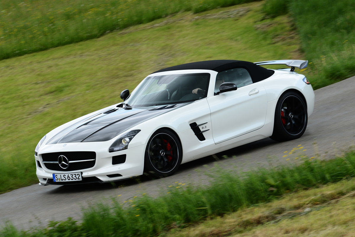 Mercedes SLS AMG Final Edition front action