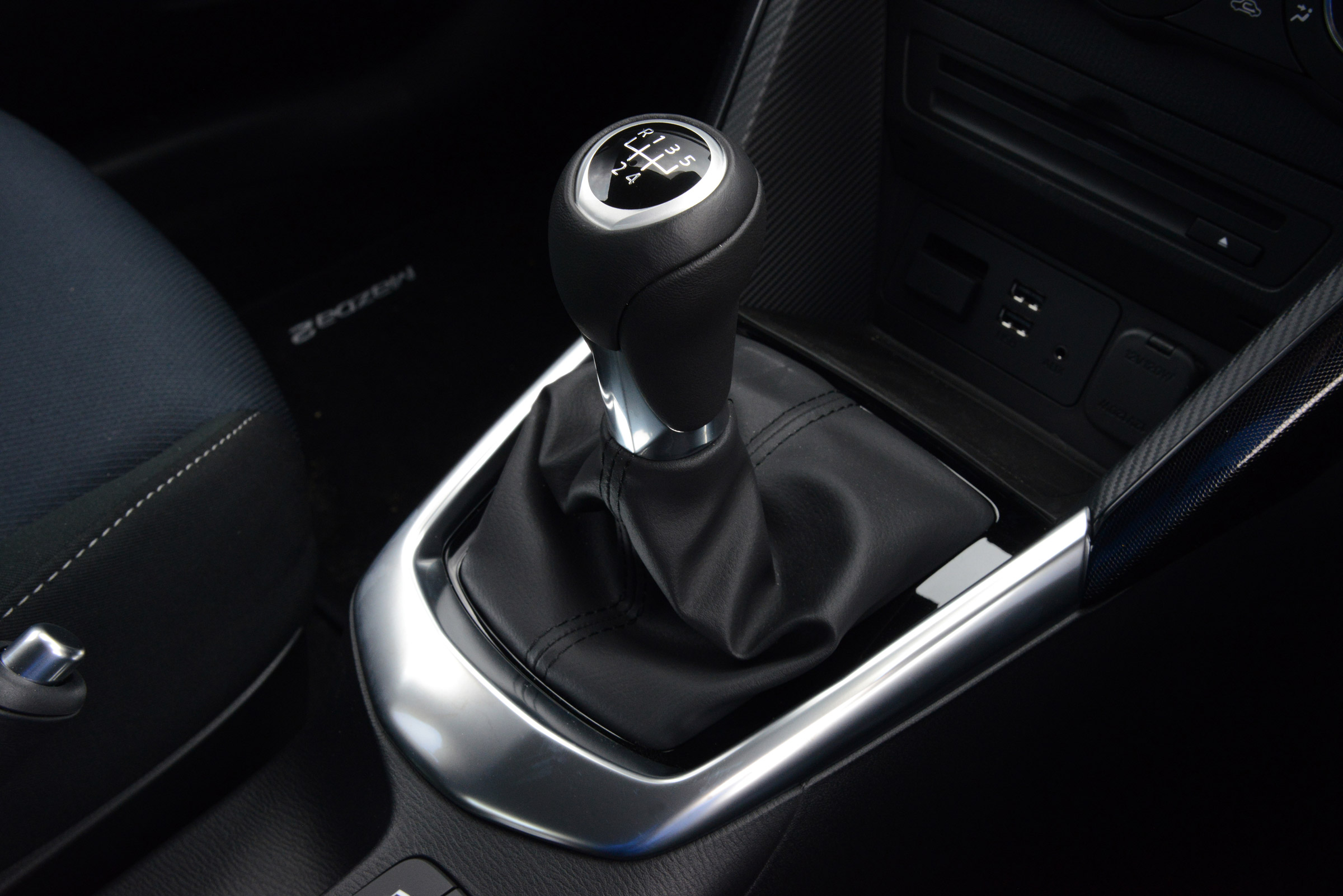 Mazda 2 Sport Black gearstick