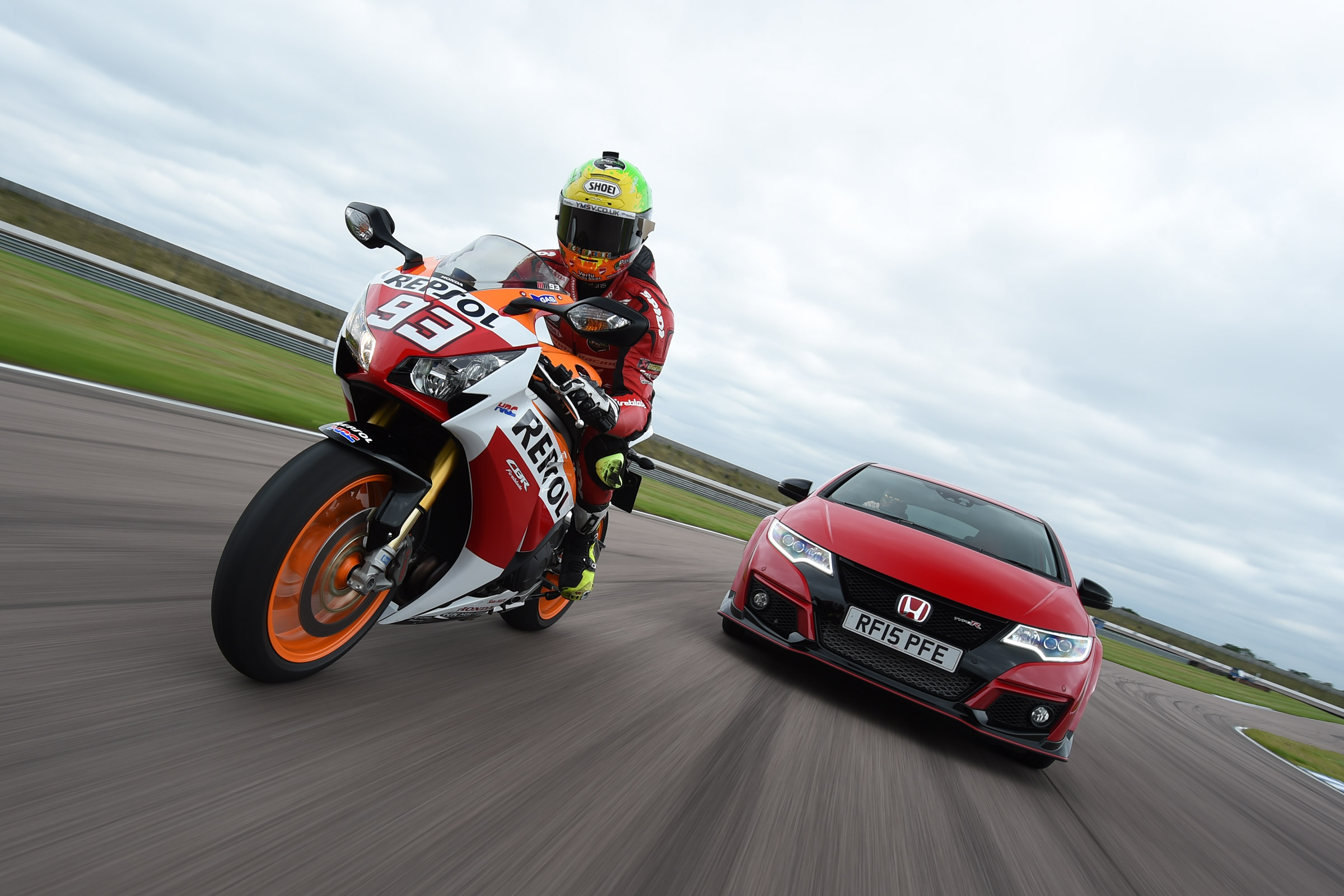 Honda Civic Type R track battle