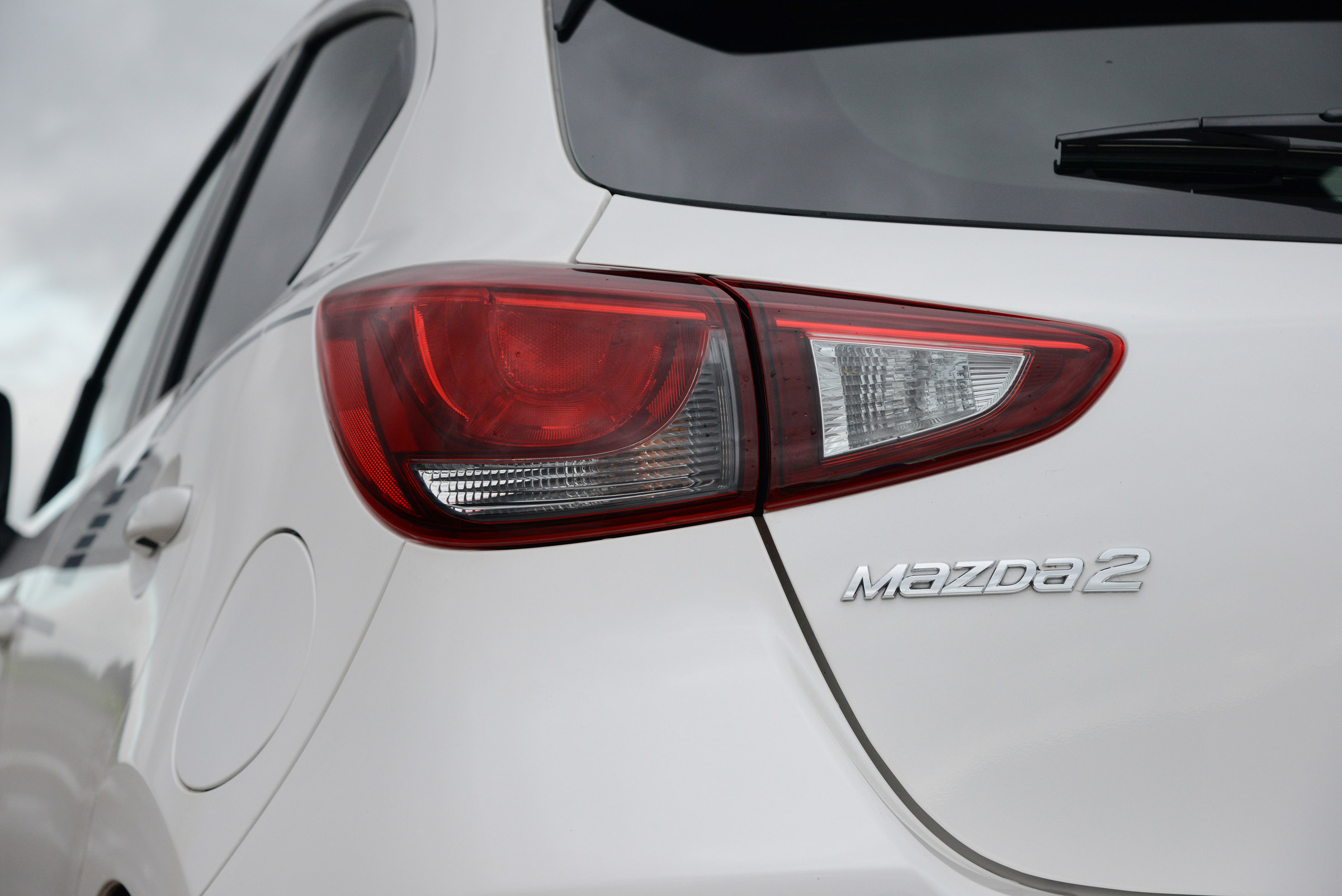 Mazda 2 Sport Black light