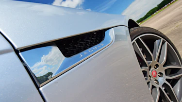 Jaguar F-Type R AWD - wing