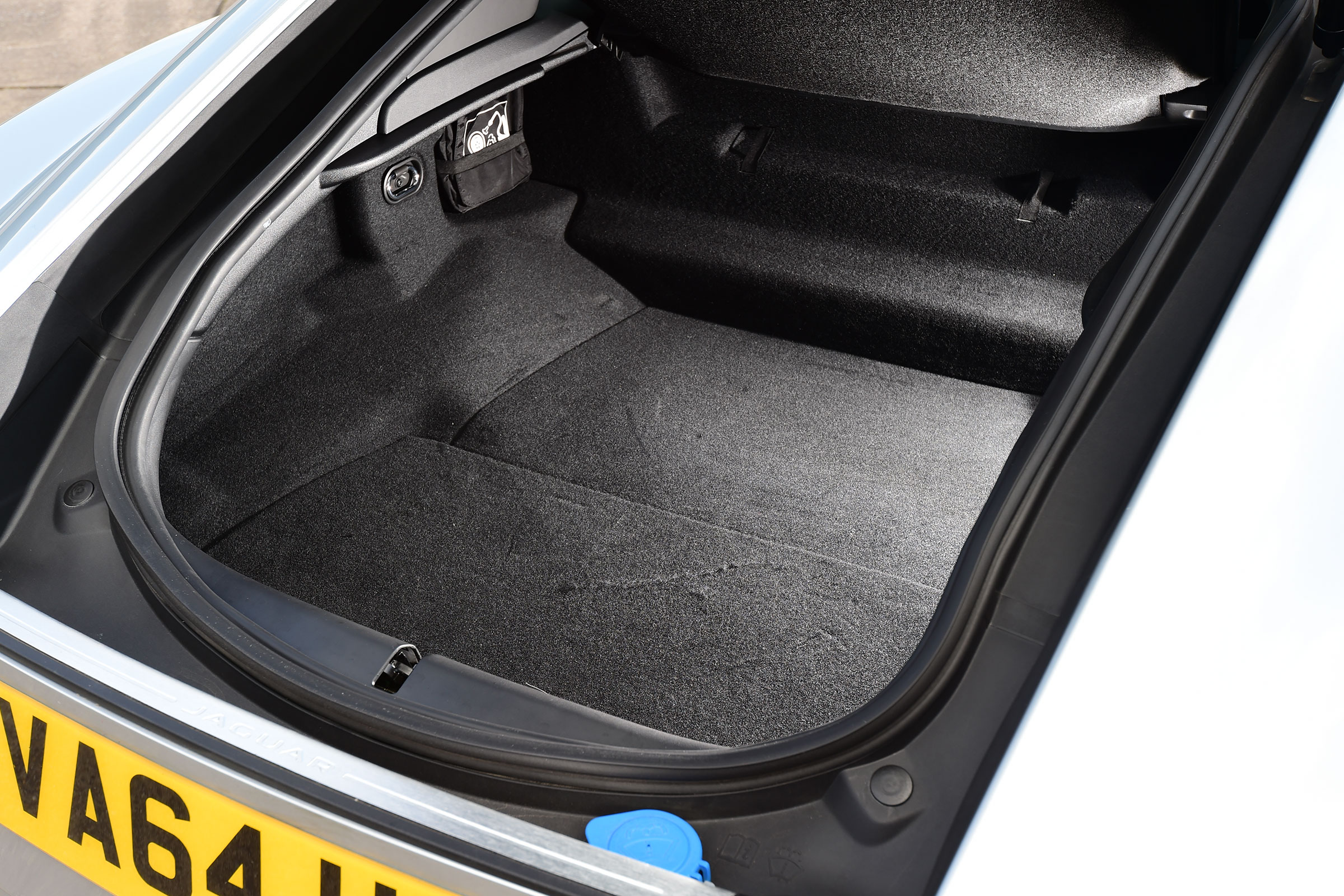 Jaguar F-Type R AWD - boot