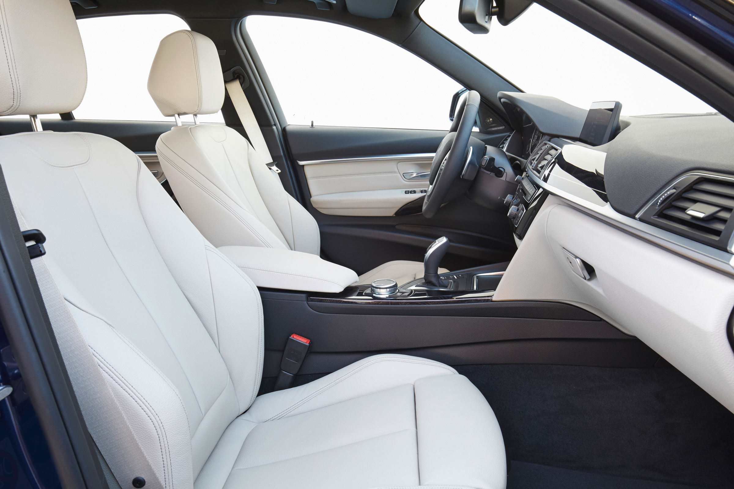 BMW 3 Series 2015 facelift - front seats