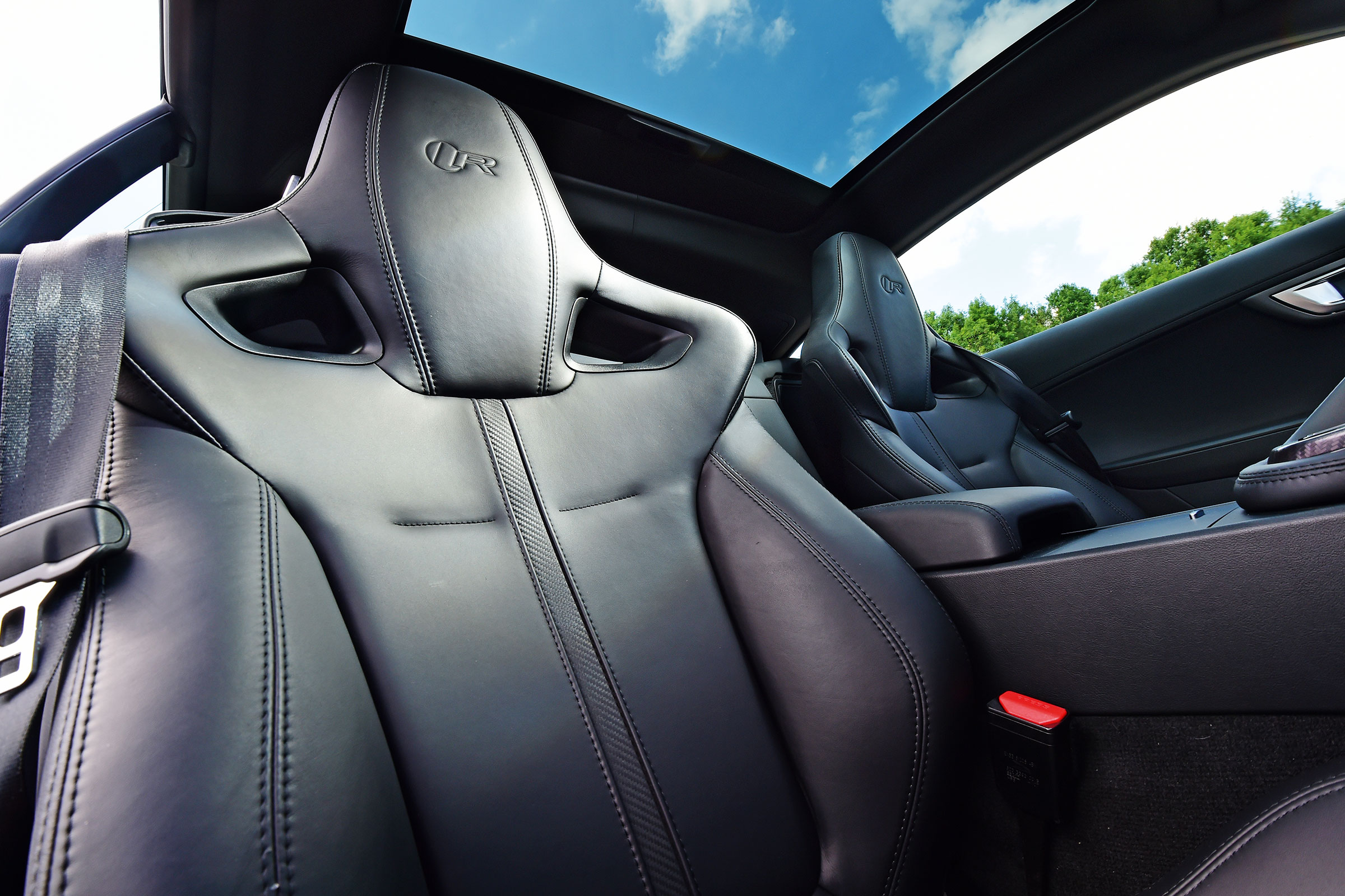 Jaguar F-Type R AWD - seats