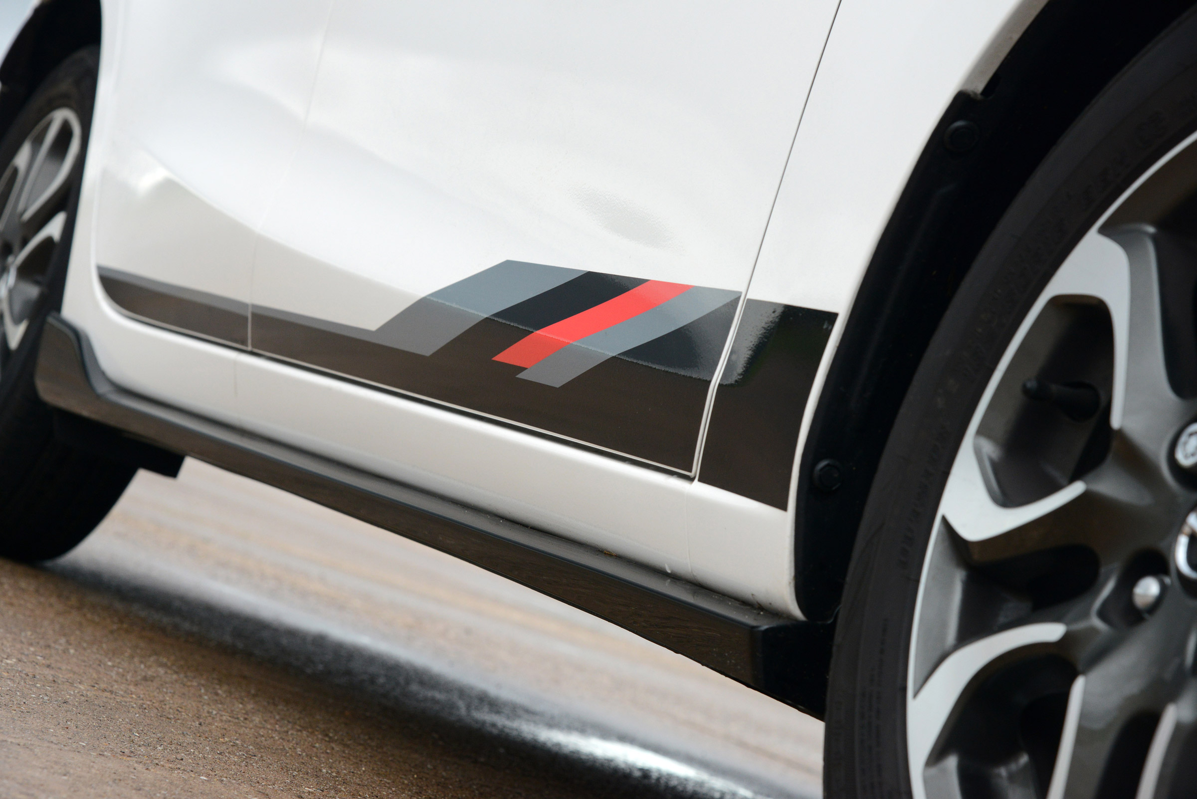 Mazda 2 Sport Black sill