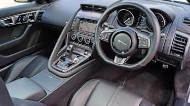Jaguar F-Type R AWD - interior