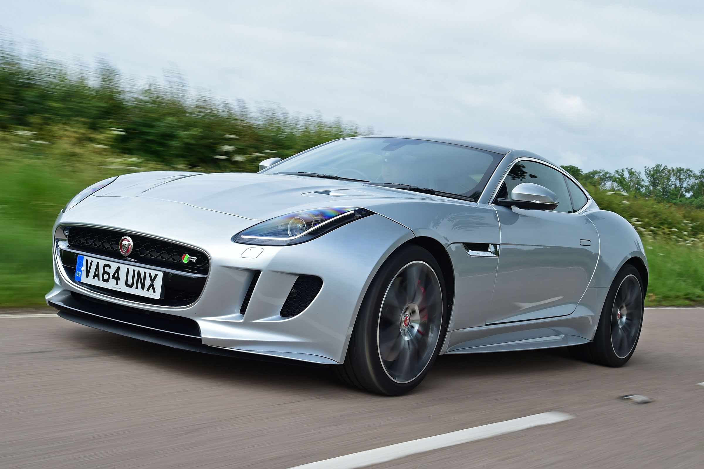 Jaguar F-Type R AWD - front tracking