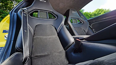 Porsche 911 Carrera 4 GTS - seats