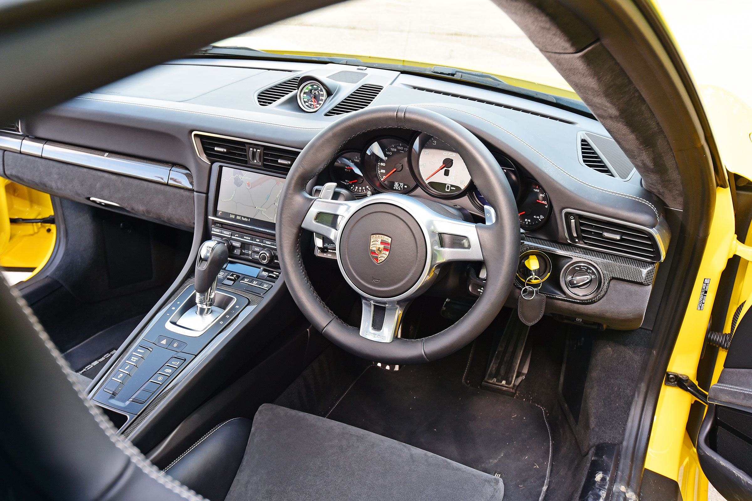 Porsche 911 Carrera 4 GTS - interior