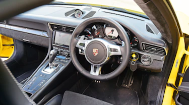 Porsche 911 Carrera 4 GTS - interior