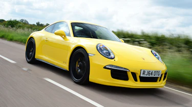 Porsche 911 Carrera 4 GTS - front tracking