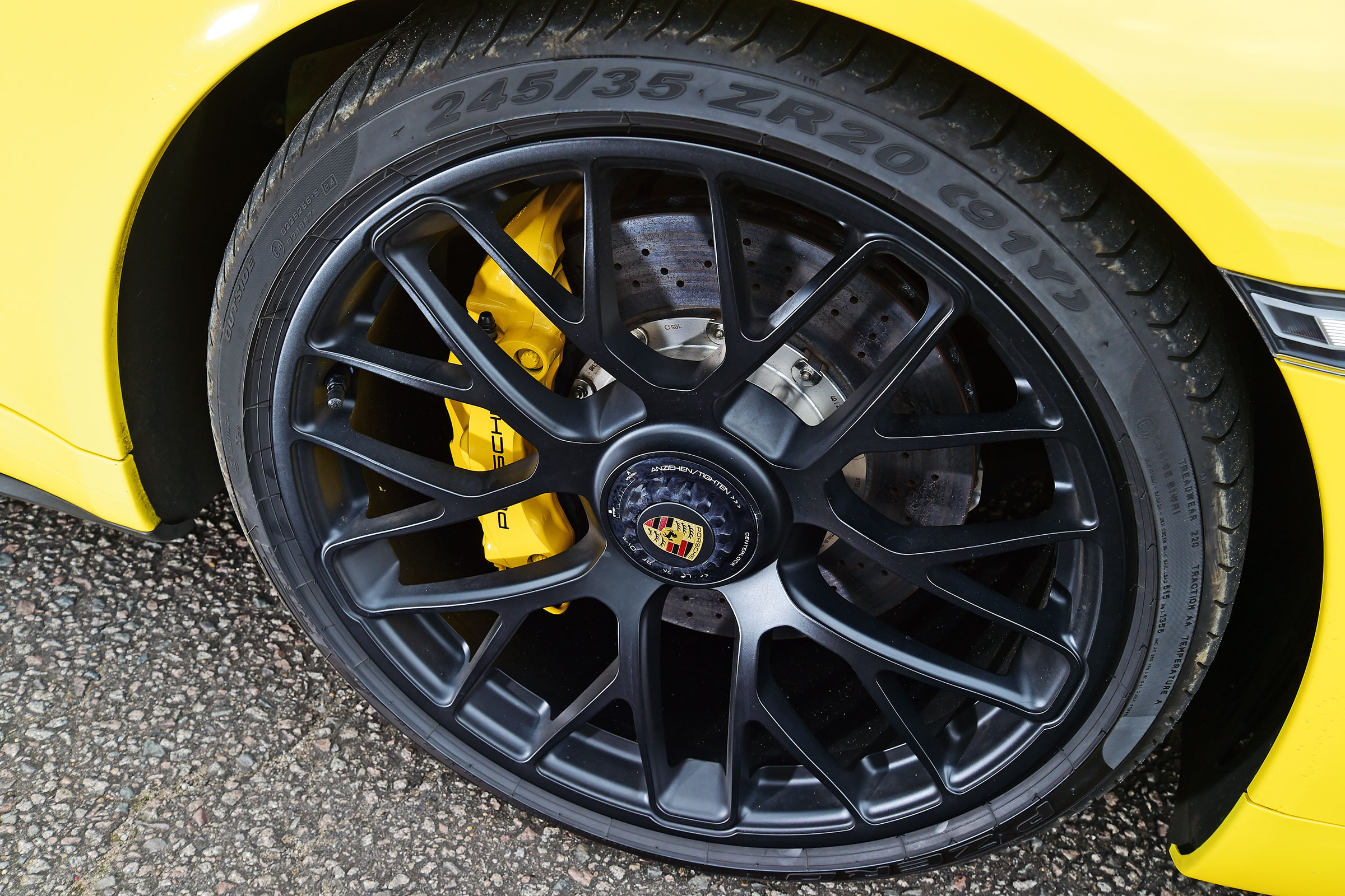 Porsche 911 Carrera 4 GTS - wheel