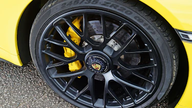 Porsche 911 Carrera 4 GTS - wheel