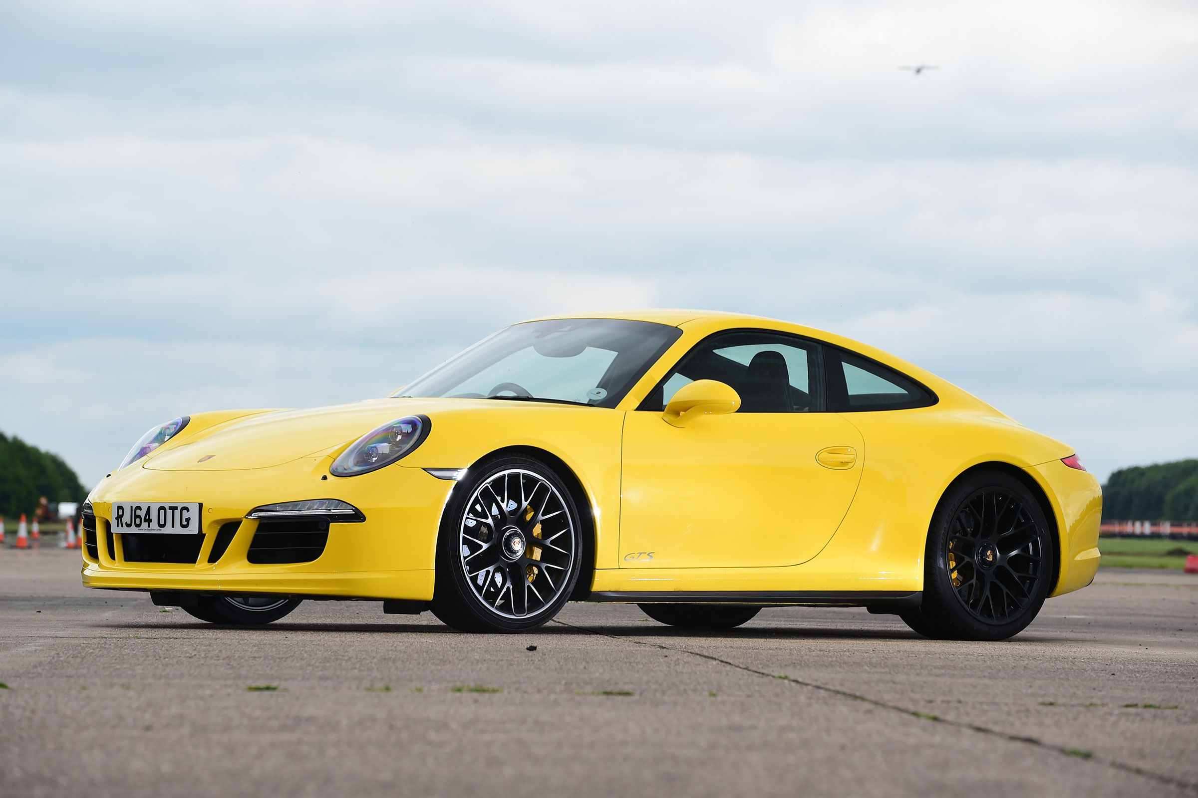 Porsche 911 Carrera 4 GTS - front static