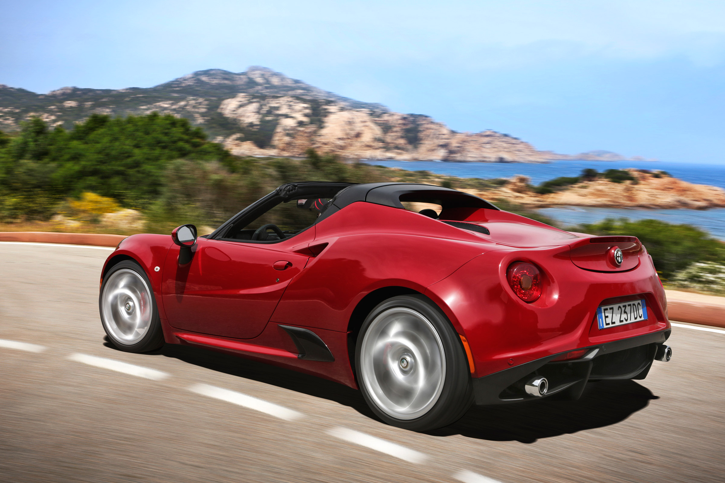 Alfa Romeo 4C Spider rear cornering