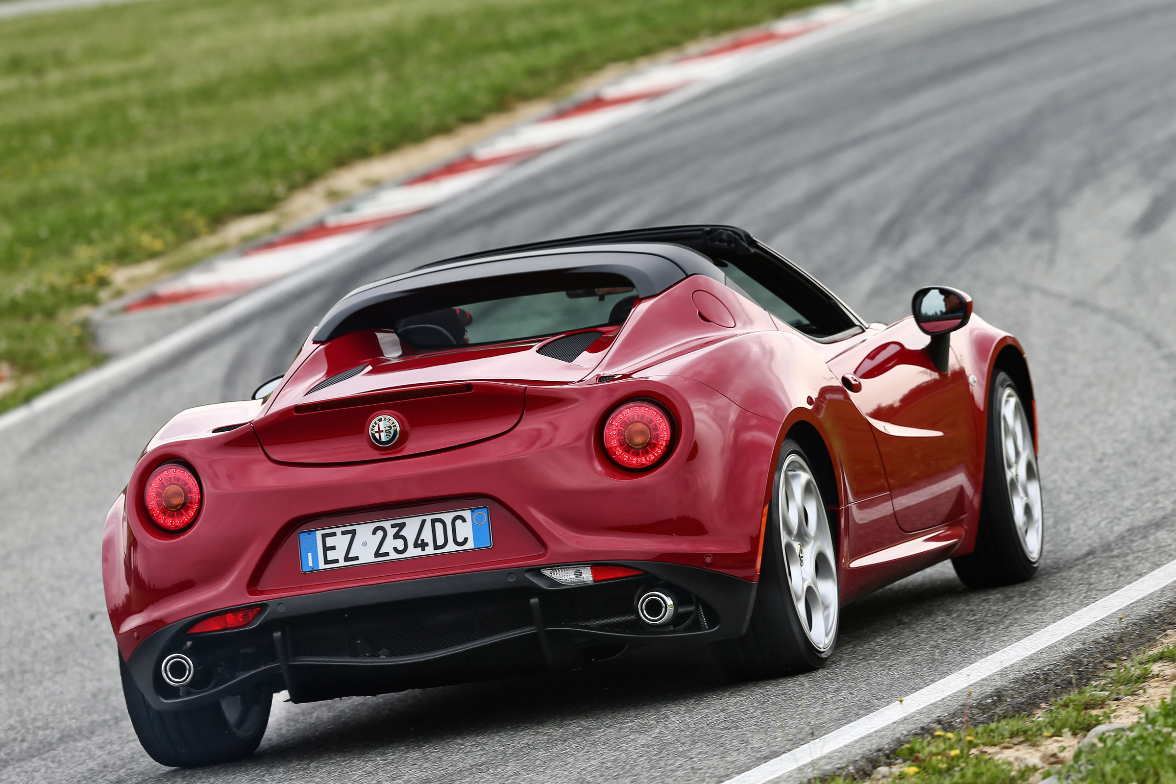 Alfa Romeo 4C Spider rear action