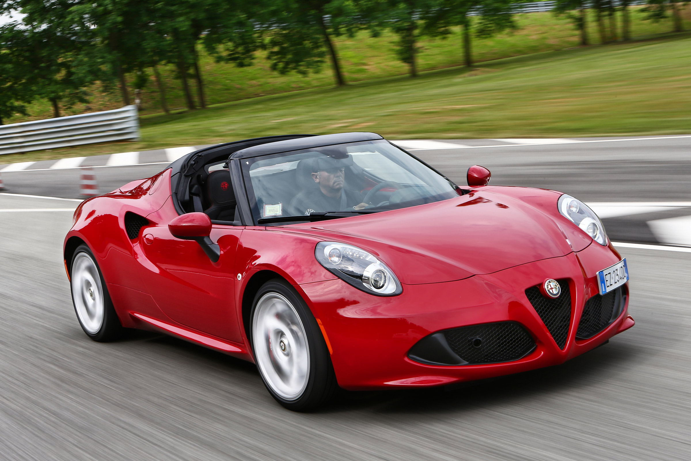 Alfa Romeo 4C Spider tracking