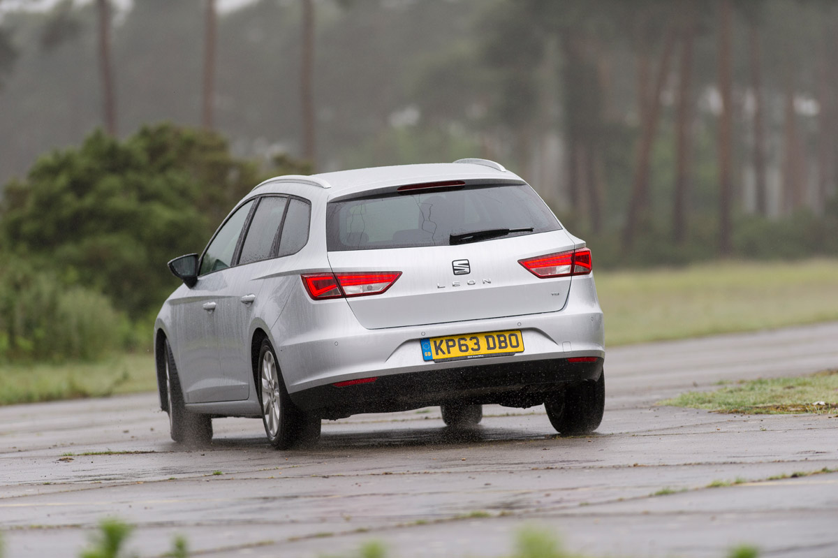 SEAT Leon ST estate 2014 rear action