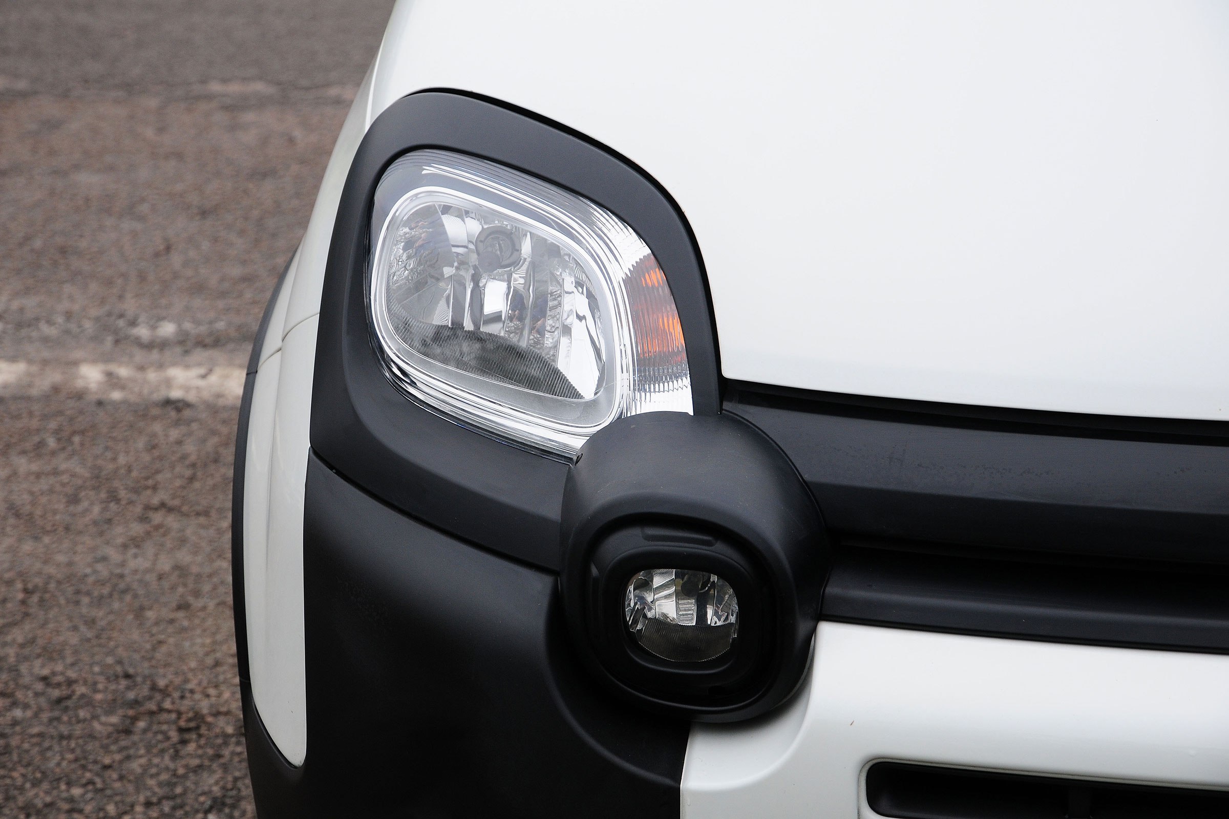 Fiat Panda Cross - front lights