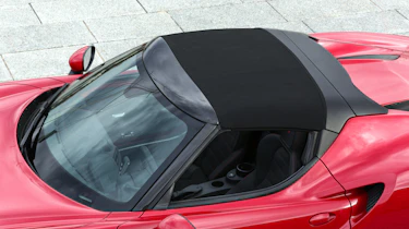 Alfa Romeo 4C Spider roof on