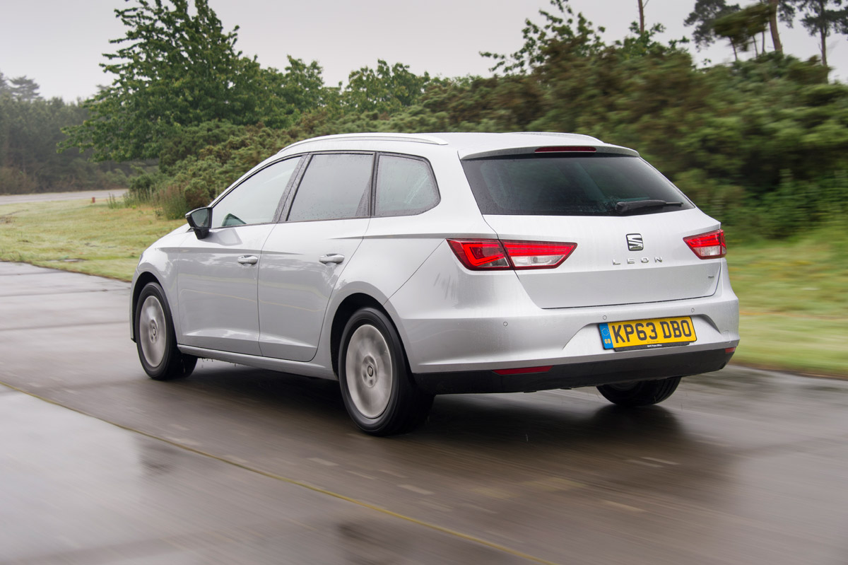 SEAT Leon ST estate 2014 rear tracking