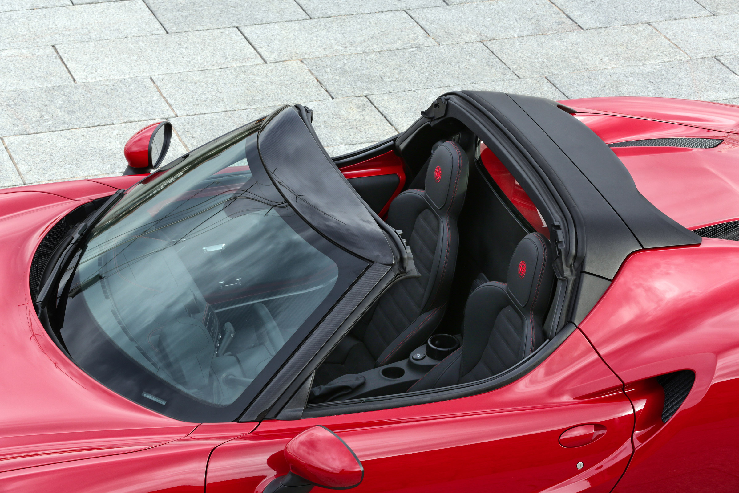 Alfa Romeo 4C Spider roof off