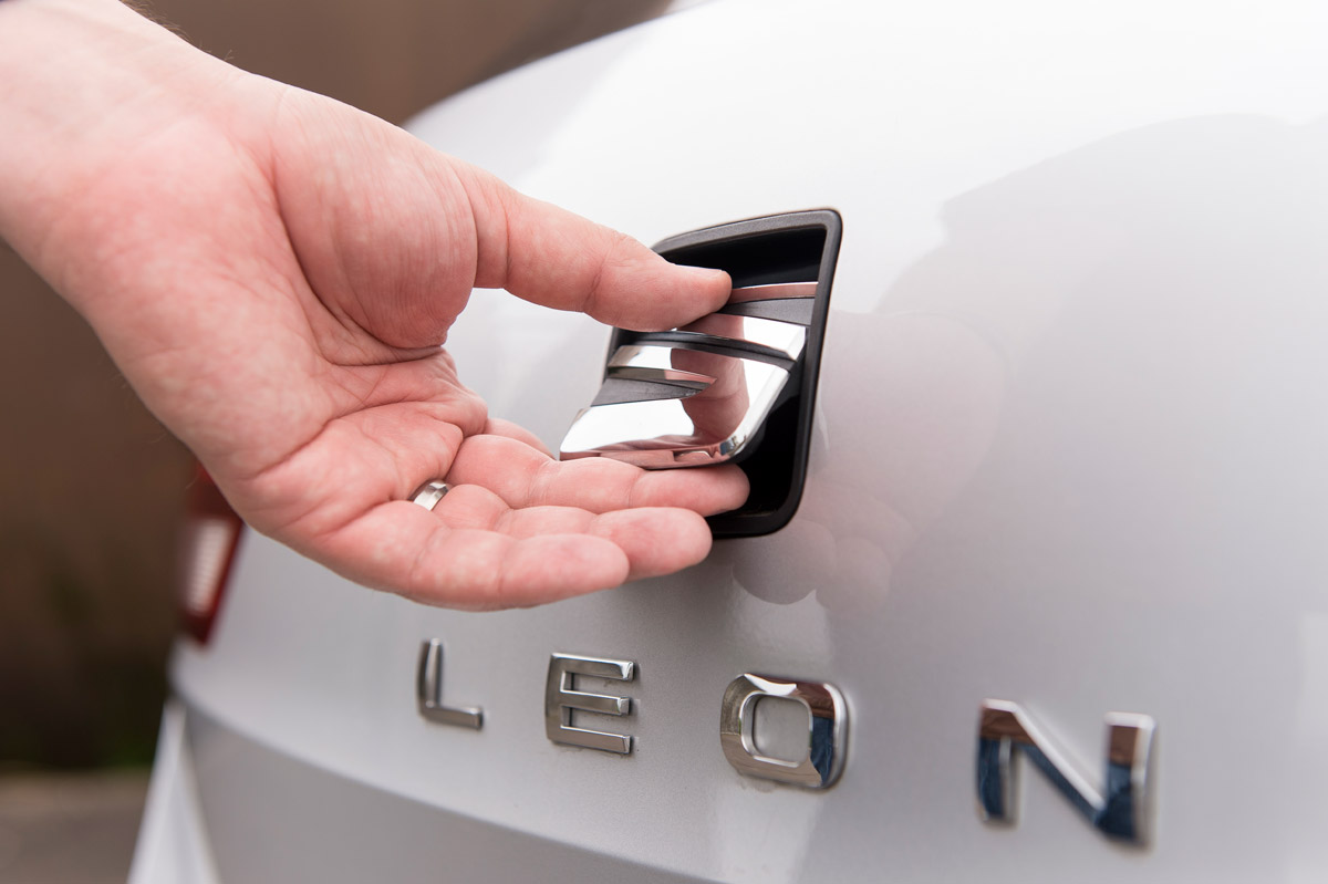 SEAT Leon ST estate 2014 boot badge
