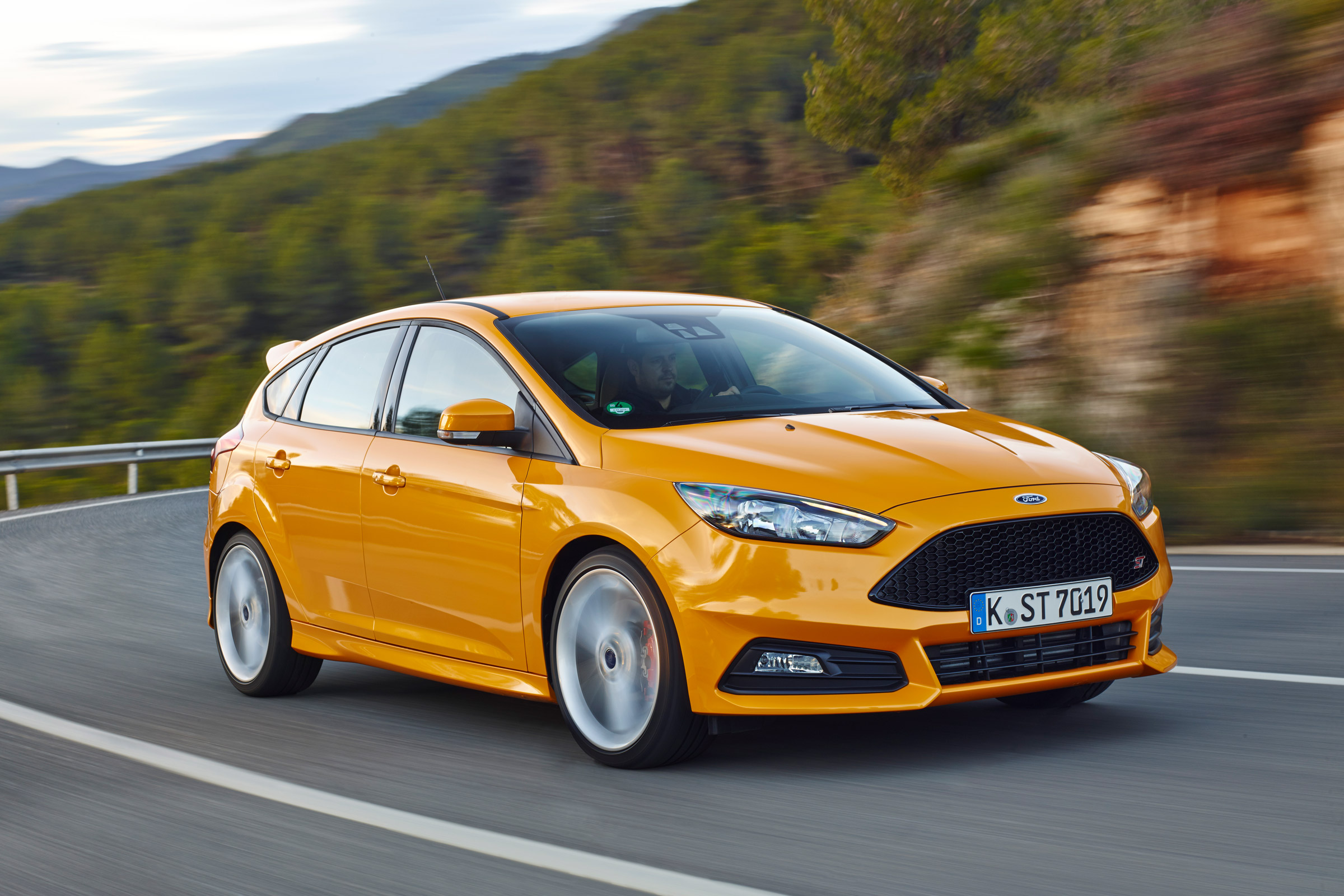 Ford Focus ST diesel driving