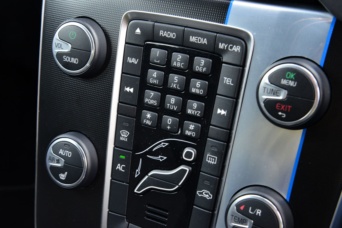 Volvo V40 R-Design centre console details