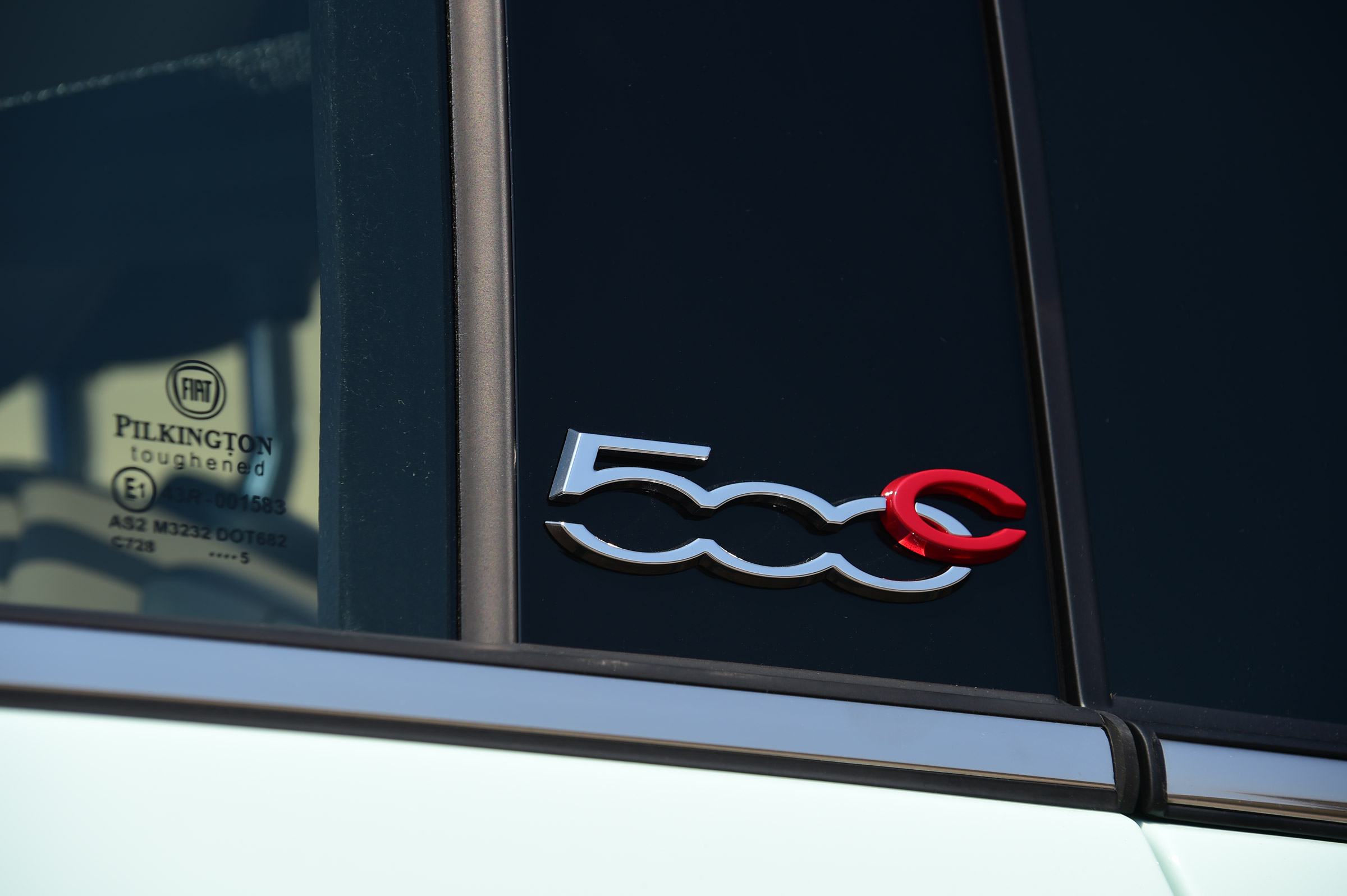 Fiat 500C 2015 badge