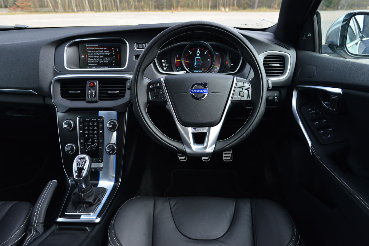 Volvo V40 R-Design interior