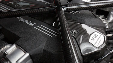 Lamborghini Aventador SV 2015 - engines