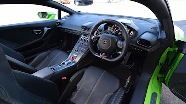 Lamborghini Huracan LP 610-4 interior