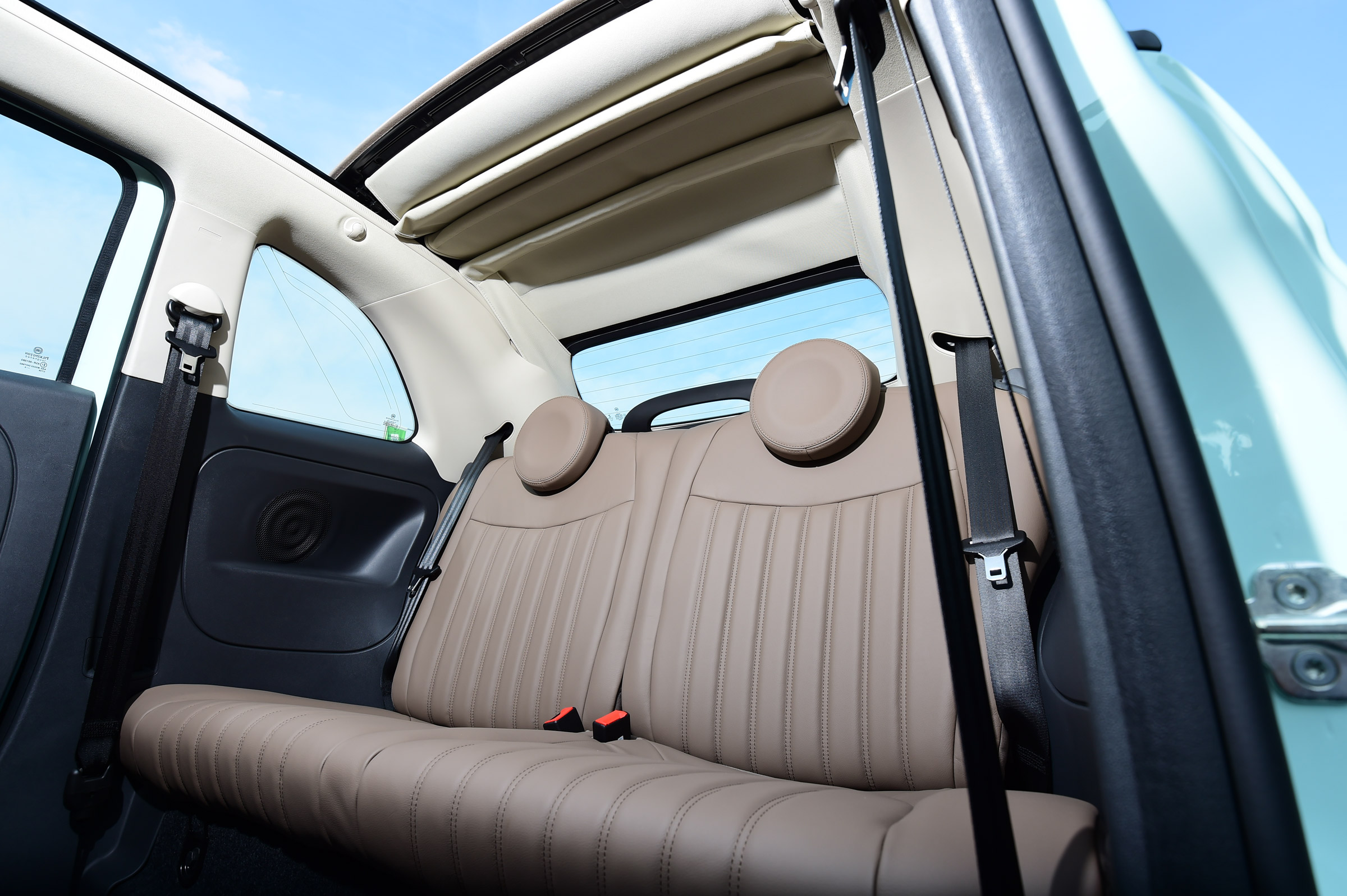 Fiat 500C 2015 rear seats