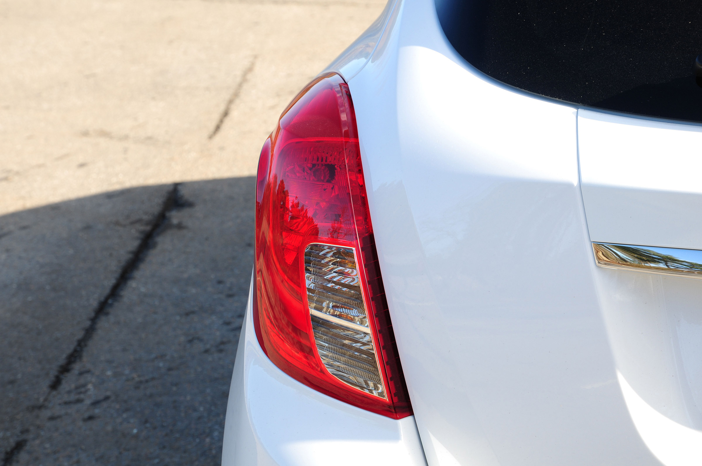 Vauxhall Mokka whisper diesel taillight