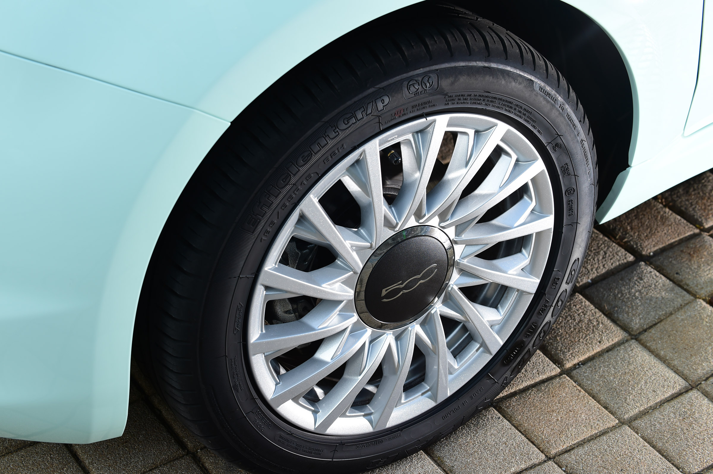 Fiat 500C 2015 wheel
