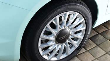 Fiat 500C 2015 wheel