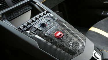 Lamborghini Aventador SV 2015 - controls