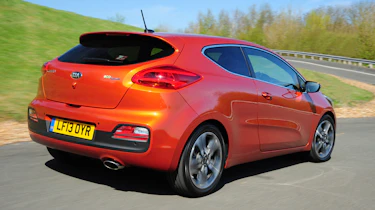 Kia Pro_cee’d 1.6 CRDi rear cornering