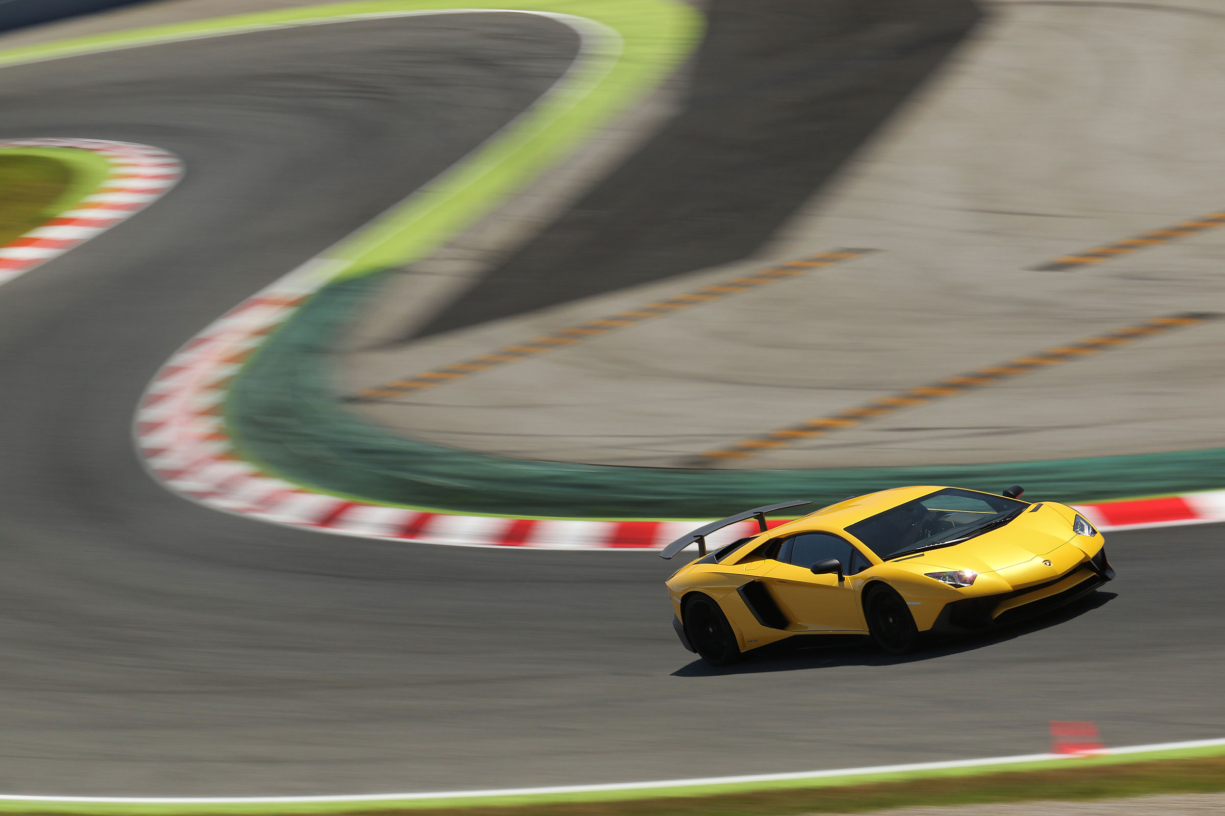 Lamborghini Aventador SV 2015 - on track