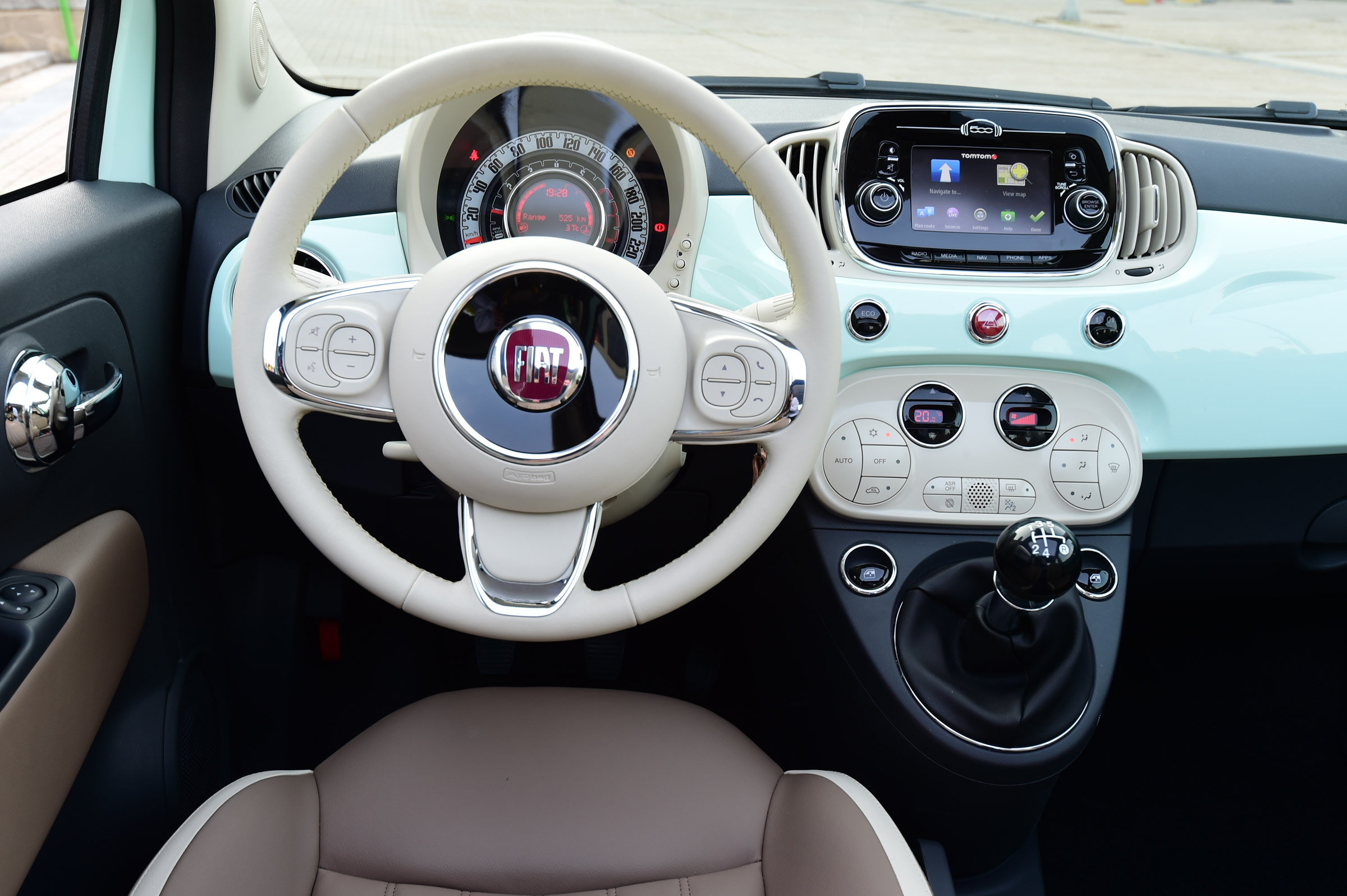 Fiat 500C 2015 interior
