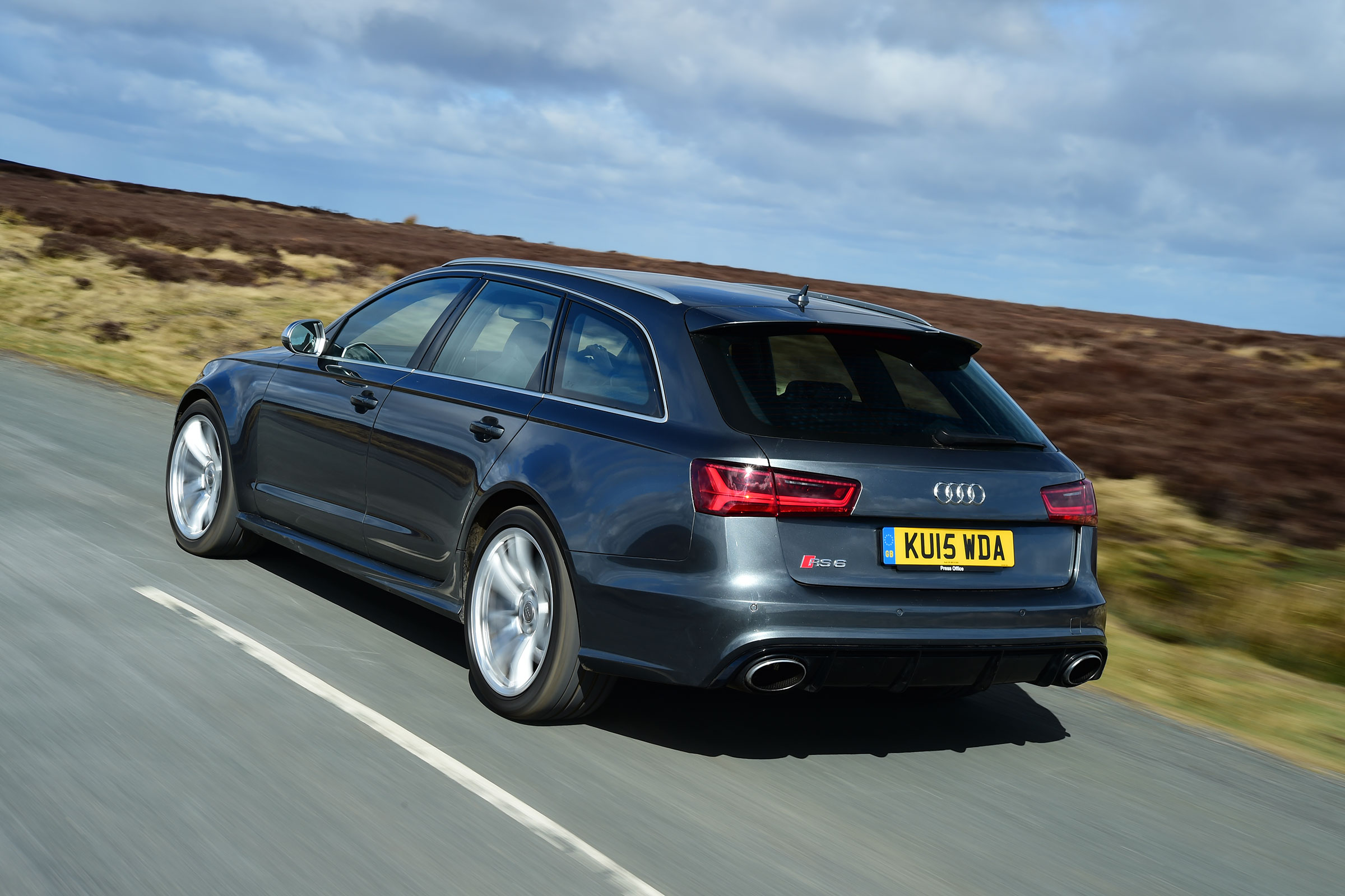 Audi RS6 - rear tracking