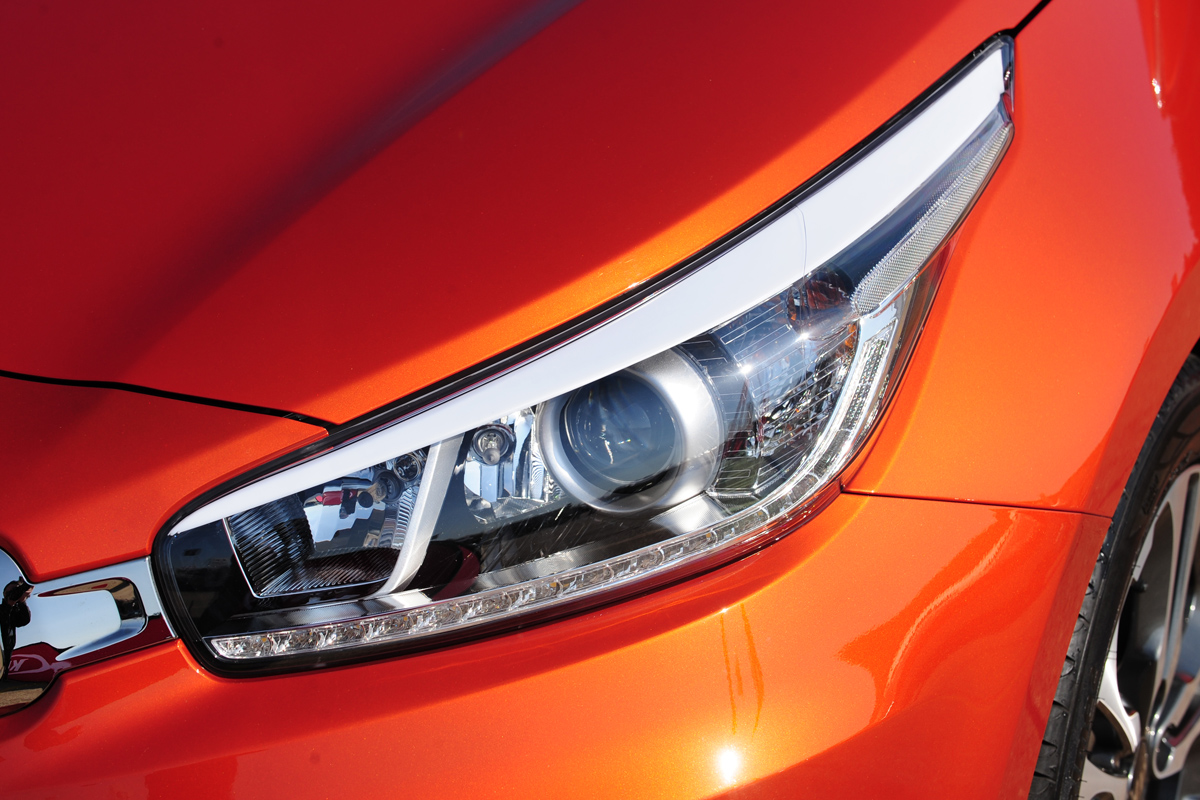 Kia Pro_cee’d 1.6 CRDi headlight