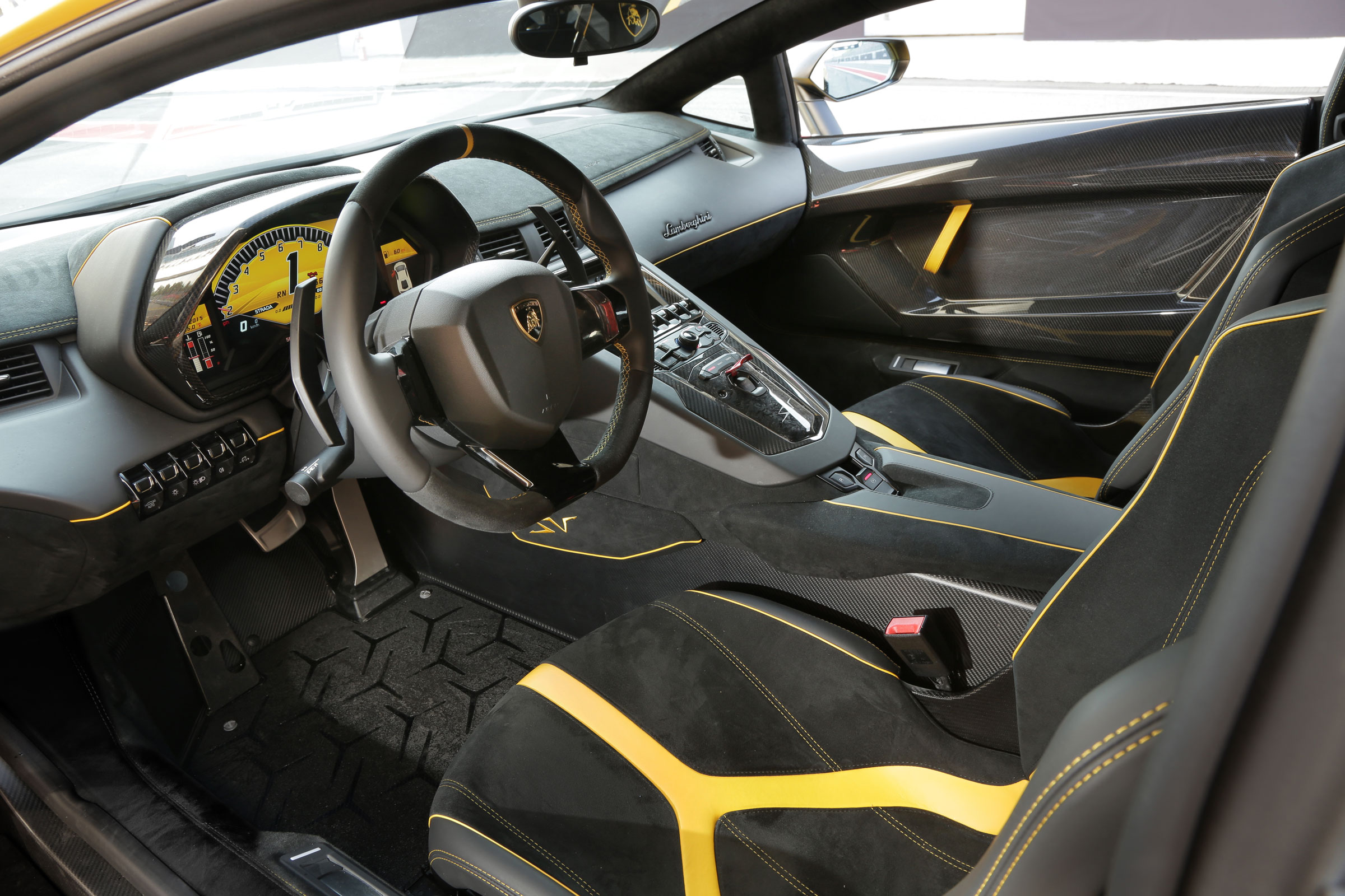Lamborghini Aventador SV 2015 - interior