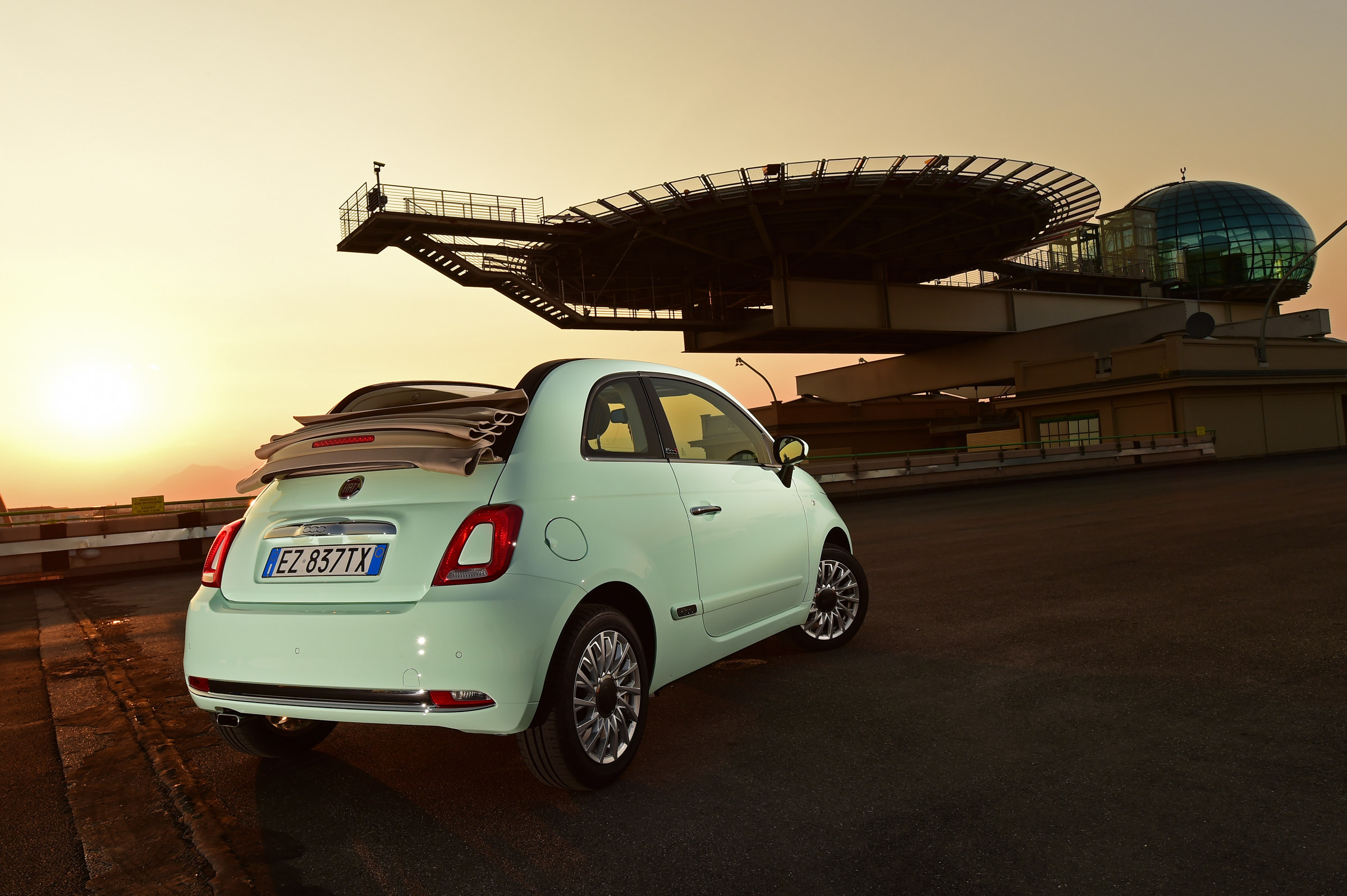 Fiat 500C 2015 sunset rear