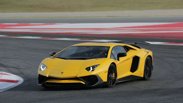 Lamborghini Aventador SV 2015 - cornering