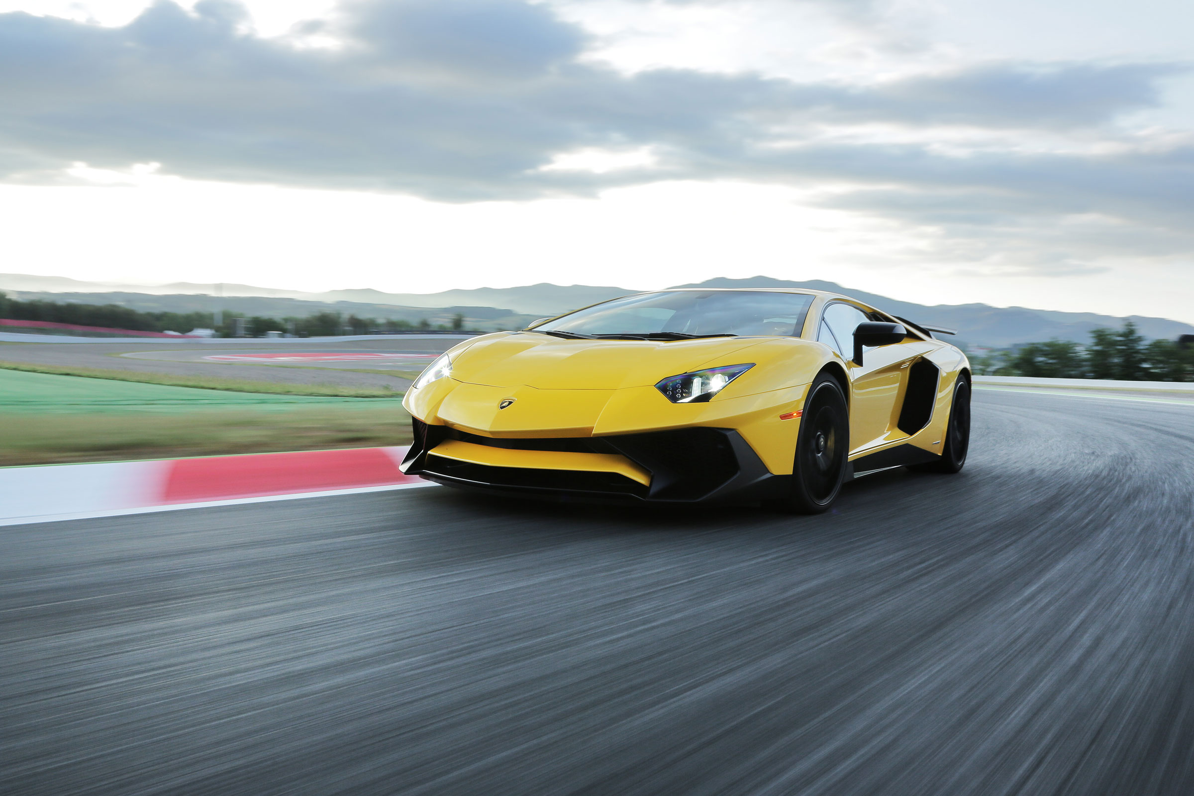 Lamborghini Aventador SV 2015 - front end