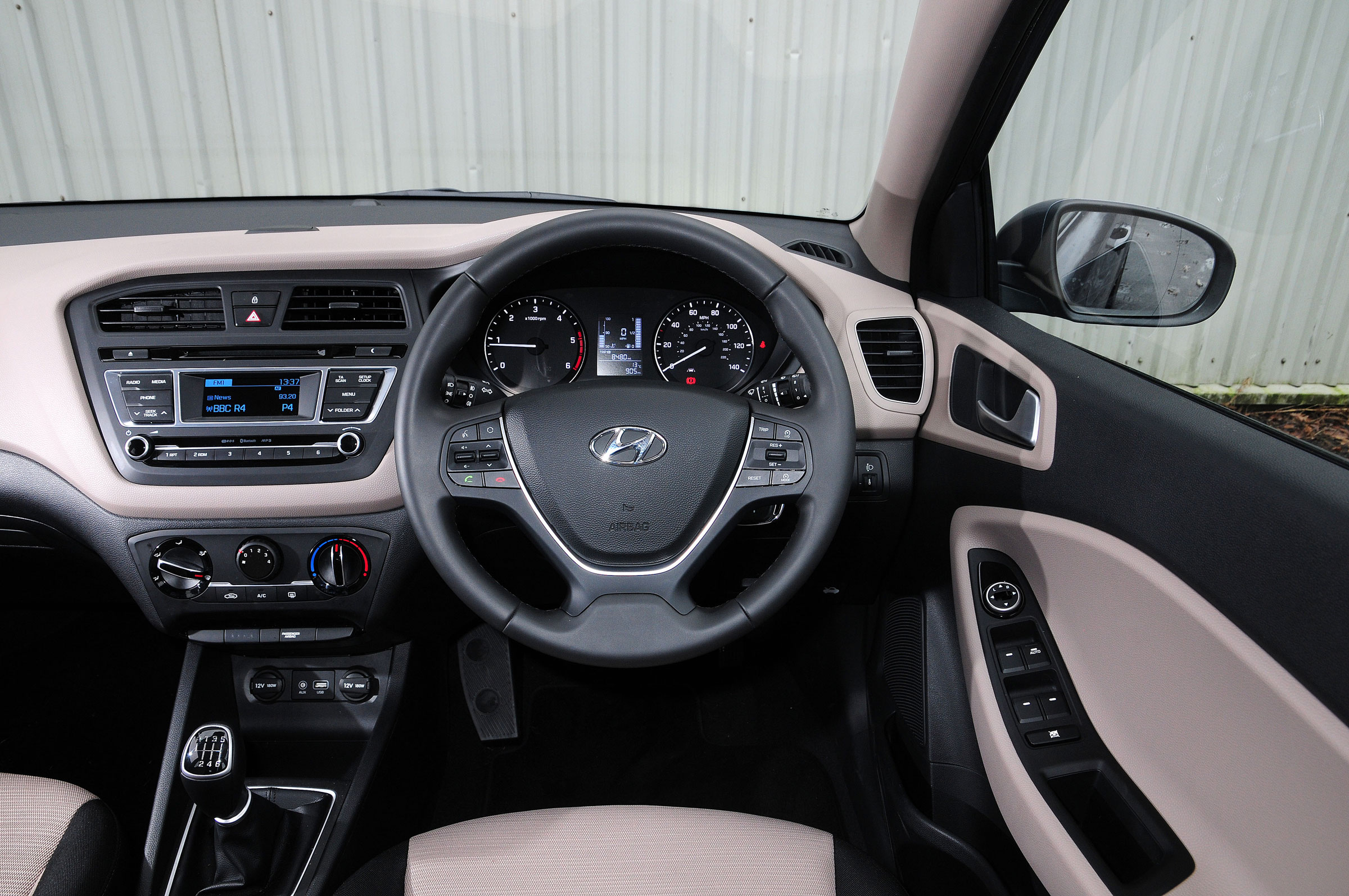 Hyundai i20 - cabin